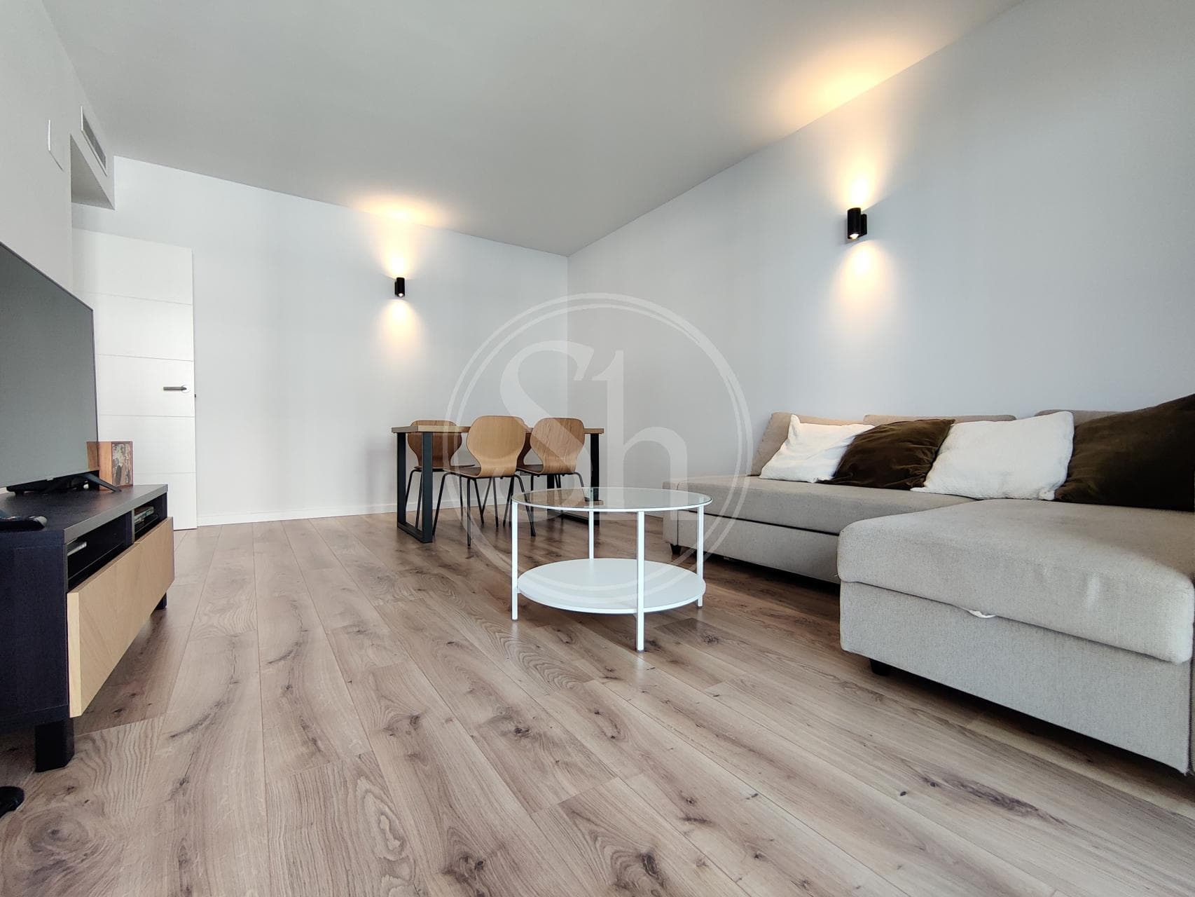 Las 13 Rosas - Carme | Centre | Esplugues de Llobregat | REF 230P9R31DE25