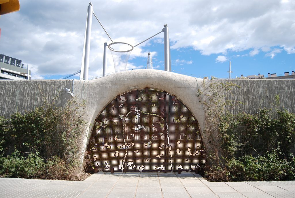 entrance to park in poblenou