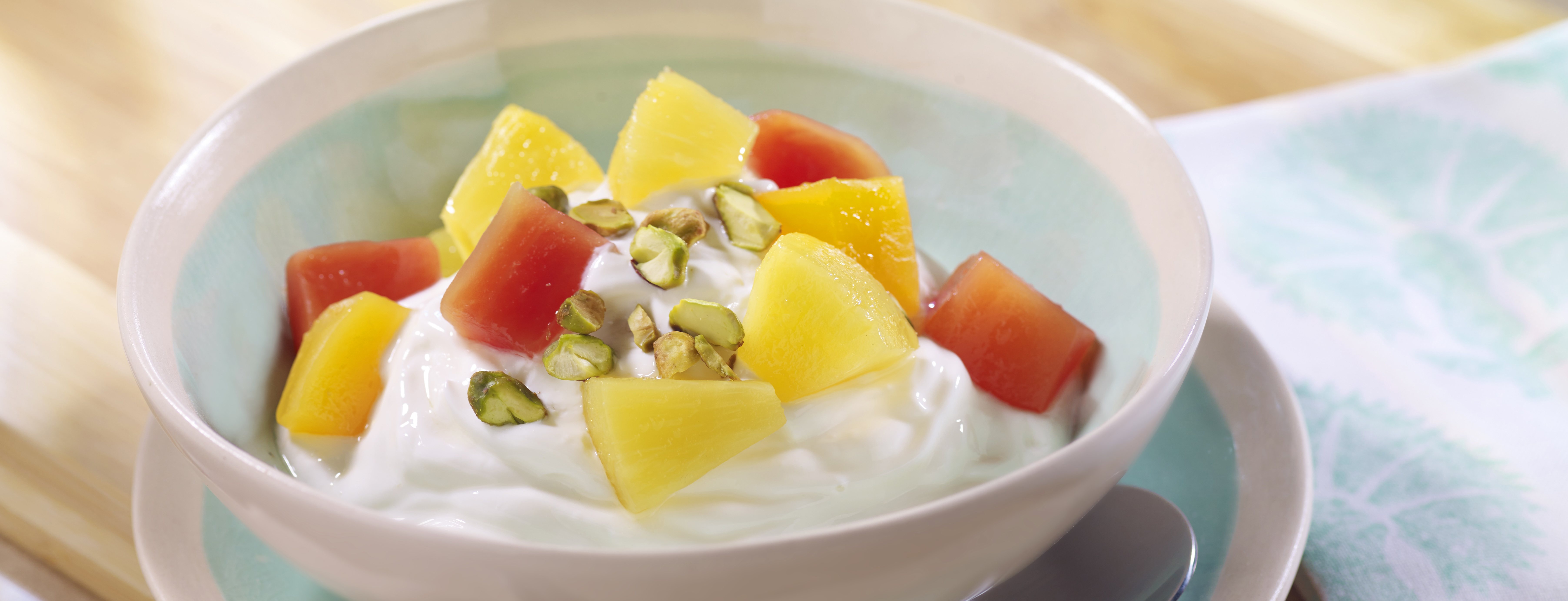 "Cocina en" yogurt soup with tropical fruit recipe