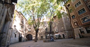 5 charming squares in Barcelona