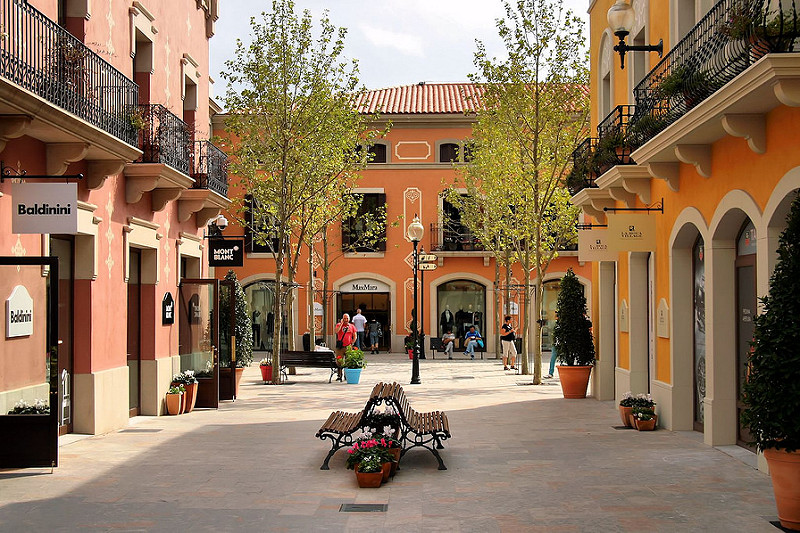La Roca Village shopping express tour