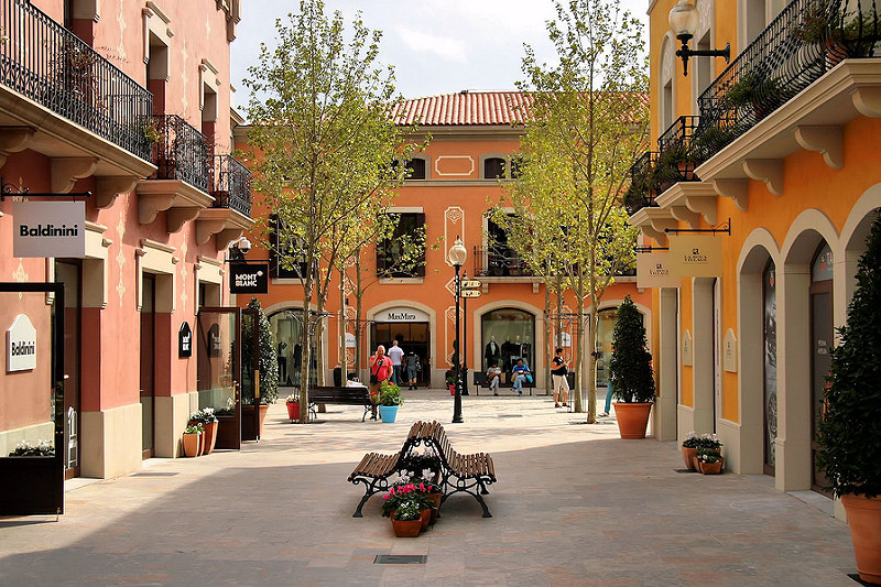 zara outlet la roca village