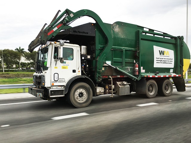 garbage truck recycling barcelona