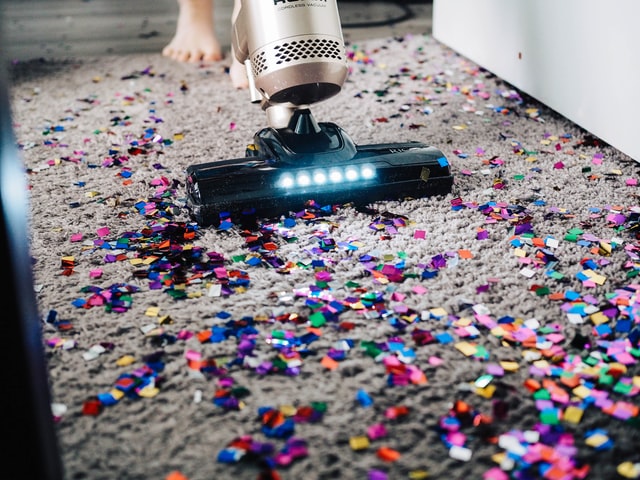 sharing an apartment in barcelona with confetti