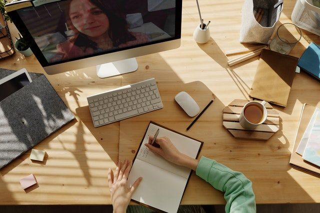 lady with notebook and computer