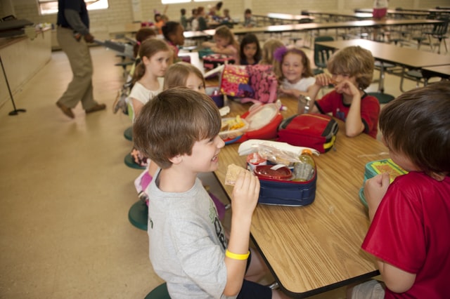 children having lunch