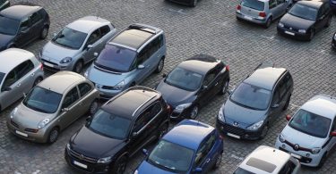 voitures stationnées parking