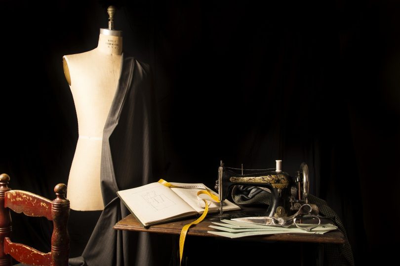mannequin et machine de couture