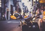 moto dans les rues de barcelone