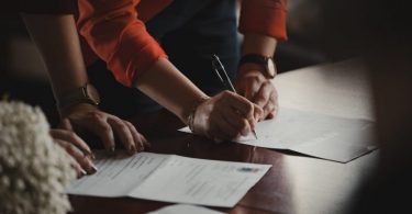 Signature d'un contrat de location
