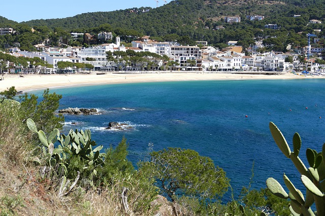 plage avec vue sur la mer de la costa brava
