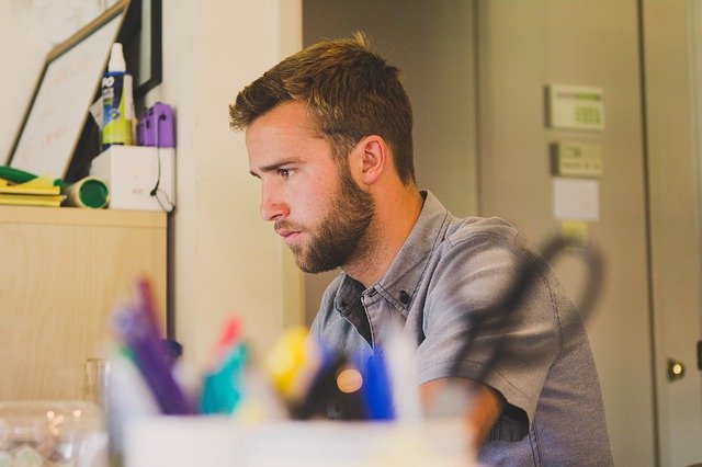 homme au travail