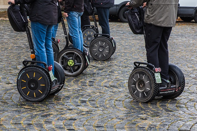 personnes en segway