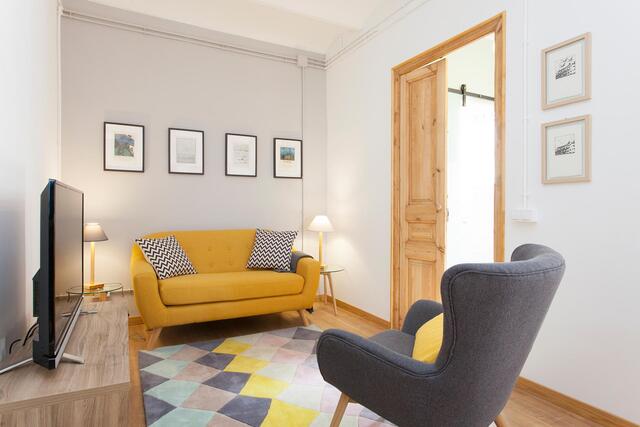 salon, meubles, canapé jaune