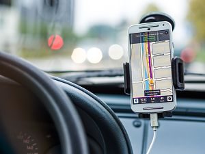 Dispositiu mòbil utilitzat al cotxe