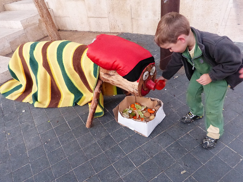 caga tio with food in box