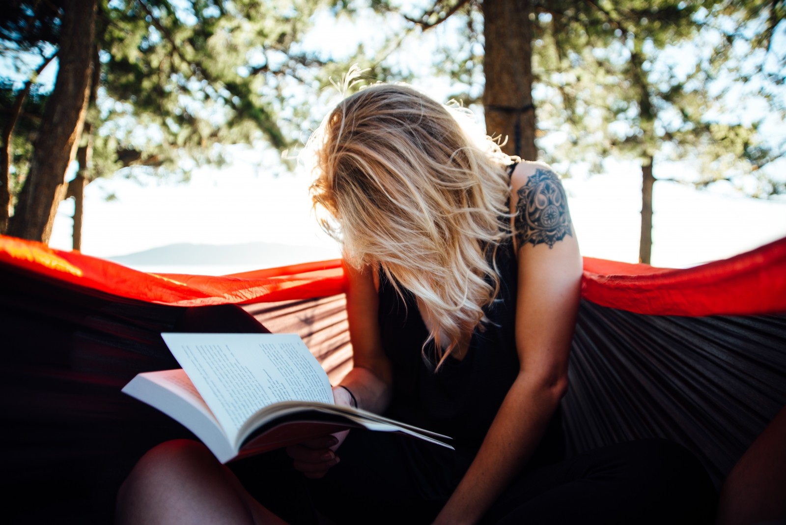 woman-reading