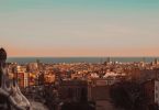 Panoramic view of Barcelona, ​​with the Mediterranean Sea in the background.