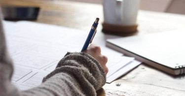 persona quiere aprender catalán