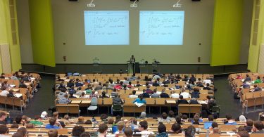 cours magistral à l'université