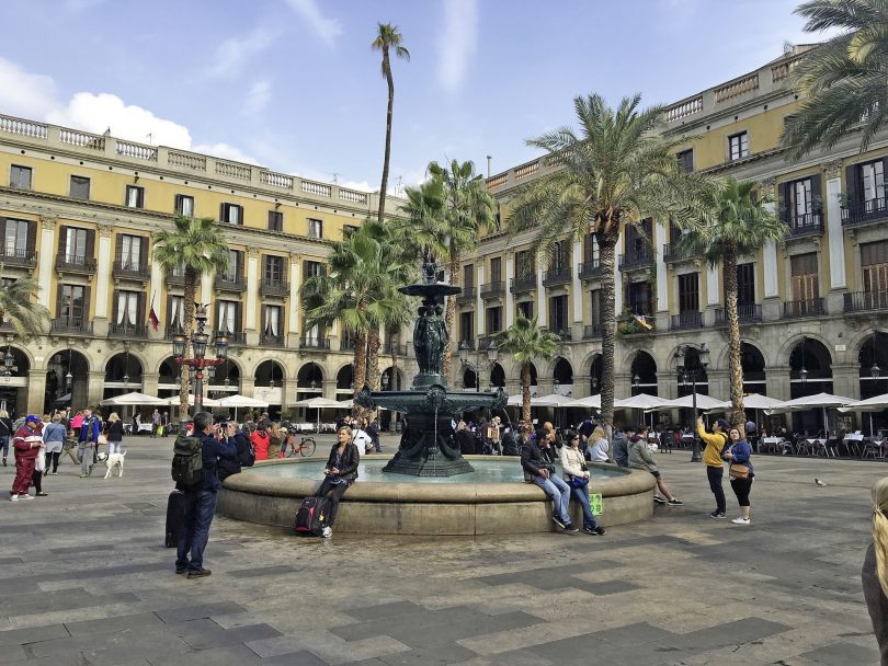 place reial à barcelone
