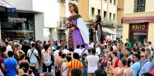 defile de geants dans les rues