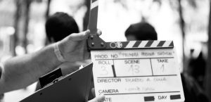 main tenant un clap de tournage