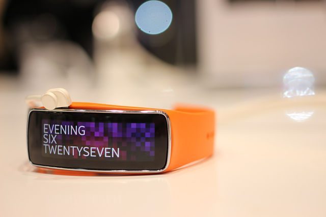 montre numérique orange
